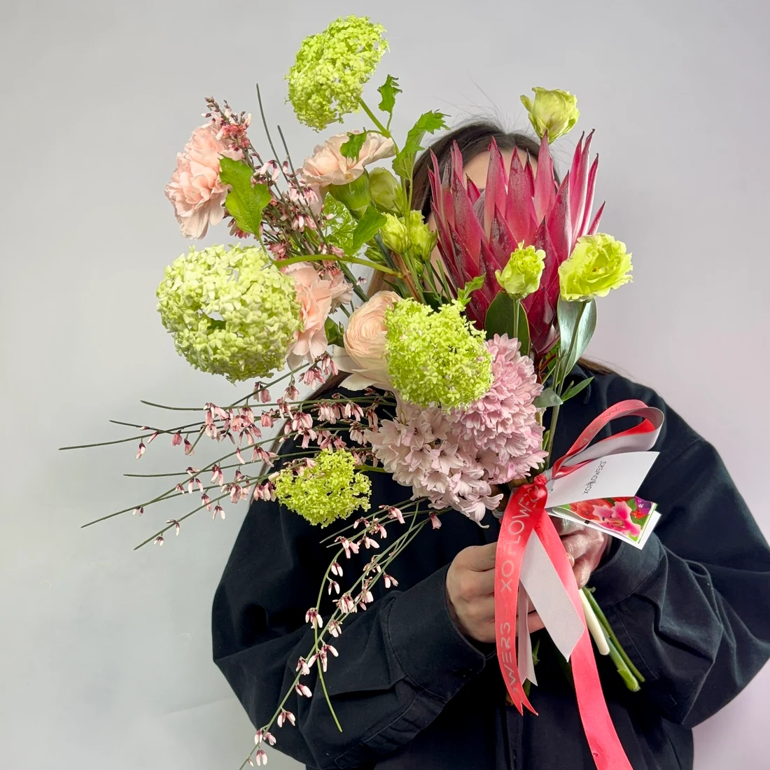Авторский букет XOFLOWERS в светлой гамме